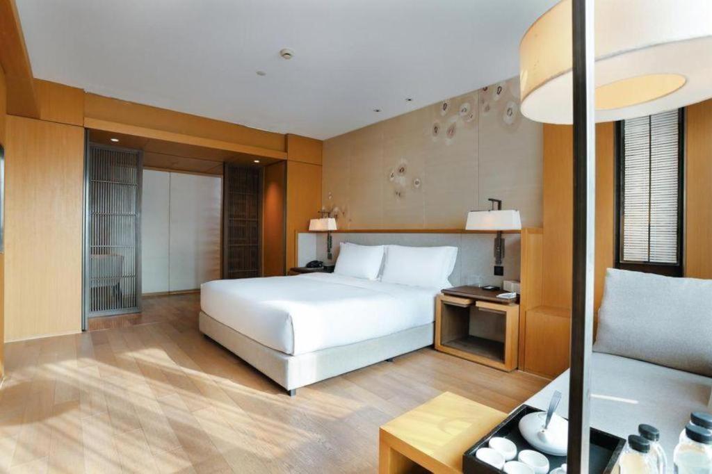 The East Hotel Hangzhou Eksteriør billede